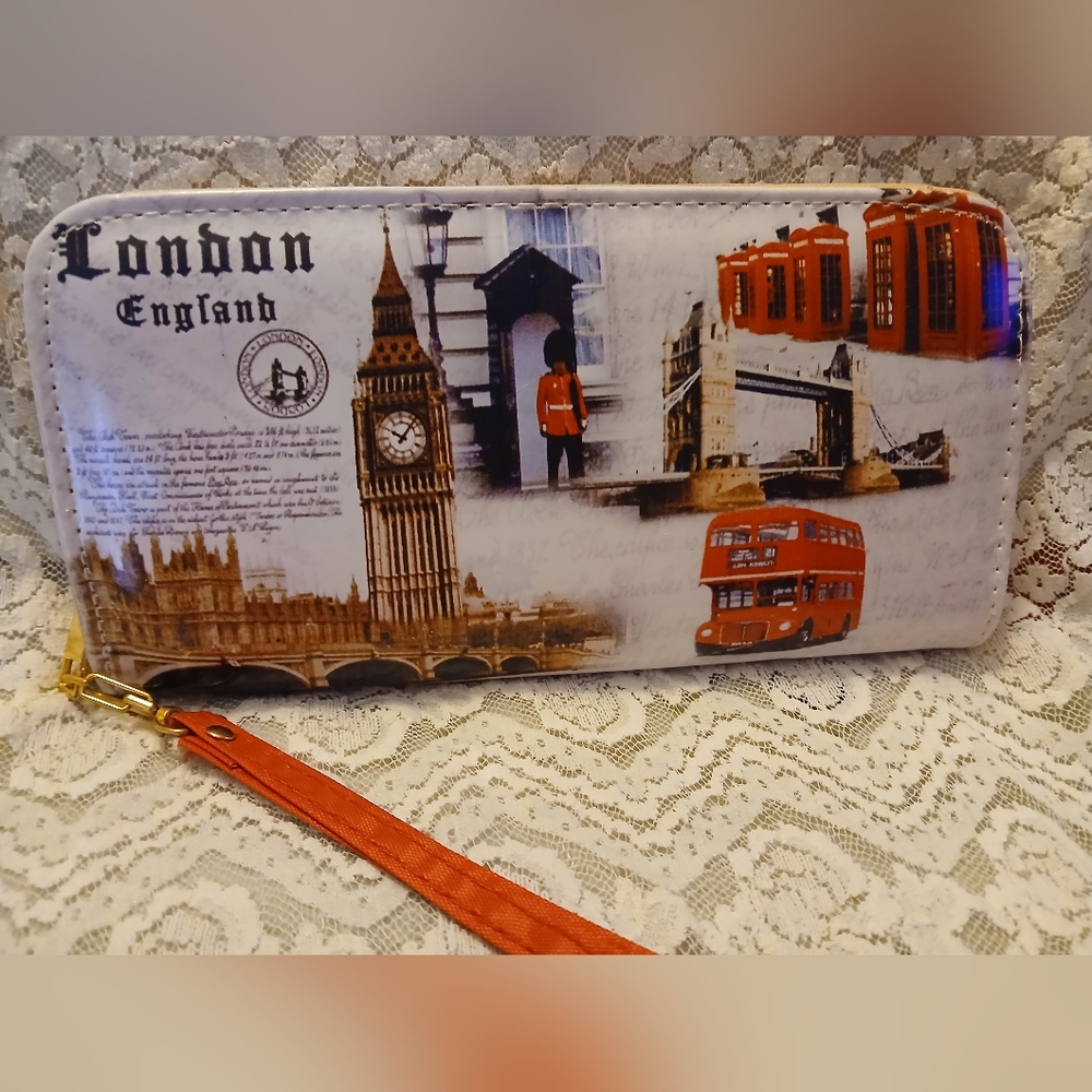 London Themed Wallet And Or Wrislet Lots Of Pretty Tourist Pictures - Picture 1 of 5